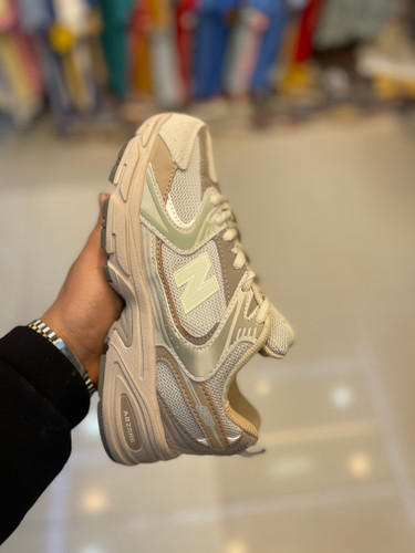 کفش کتونی برند نیوبالانس مدل پانصدو سیNB530